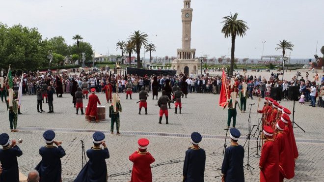 İzmir'de 2071 Mehteran Bölüğü'ne büyük ilgi