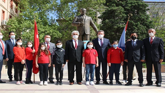 23 Nisan coşkusu Bergama’da törenle kutlandı