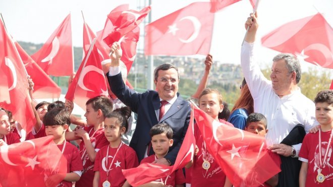 23 Nisan Konak’ın dört bir yanında coşkuya kutlandı