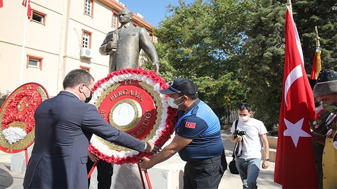 30 Ağustos Zafer Bayramı Bergama'da törenlerle kutlandı