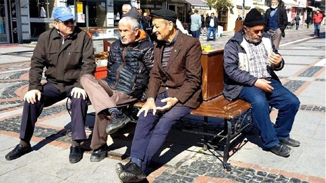 65 yaş üstü ve 20 yaş altındakilerin sokağa çıkma detayları belli oldu