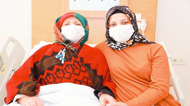 70 YAŞINDAKİ HASTA AYNI ANDA 3 FARKLI KANSERDEN KURTULDU