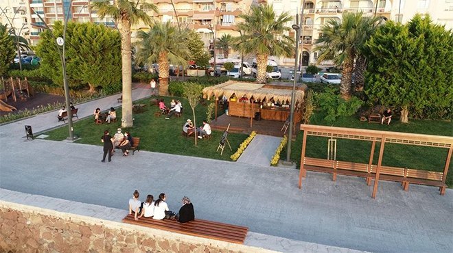 75. Yıl Parkına Özel Palmiye Kafe