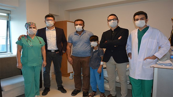 9 Yaşındaki Çocuğun Kalbindeki Kist, Tepecik Hastanesi’nde Çıkartıldı