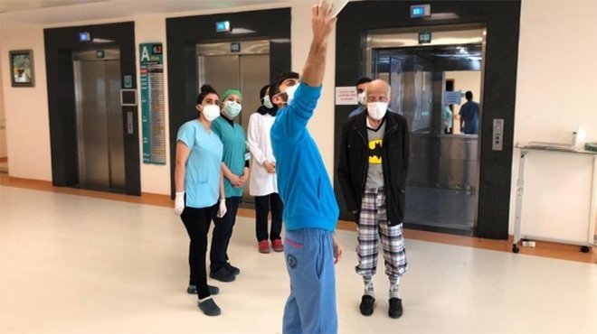 90 yaşındaki Alzheimer hastası korona virüsü yendi