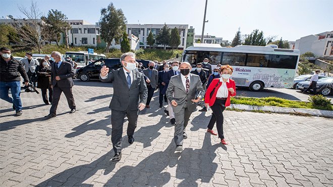 Acil Çözüm Ekipleri Bornova’nın mahallelerinde işbaşı yaptı