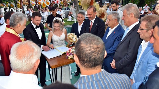 AHMET AKYÜZ OĞLUNU GÖRKEMLİ BİR DÜĞÜN İLE EVLENDİRDİ