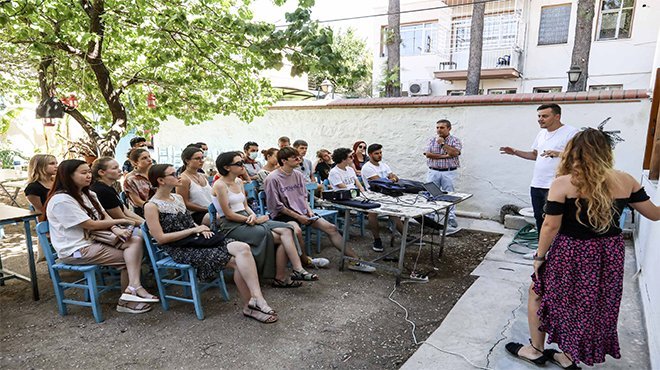 AISEC gençleri kent turizmi için Buca’da