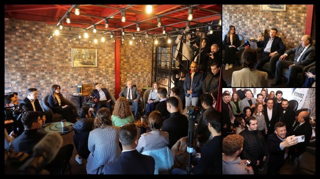 AK PARTİ İZMİR BÜYÜKŞEHİR BAŞKAN ADAYI HAMZA DAĞ, ÜNİVERSİTELİ GENÇLERLE BİR ARAYA GELDİ