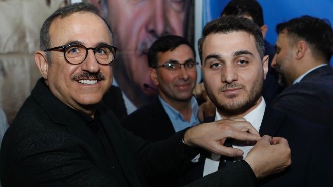 AK Parti İzmir Danışma Toplantıları'nda bin 500 kişiye rozet