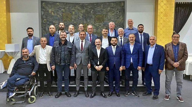 AK PARTİ İZMİR’DE GRUP BAŞKANVEKİLLERİ ZİRVESİ