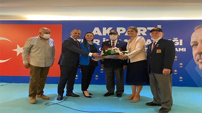 AK Parti İzmir’den, en özel Babalar Günü kutlaması