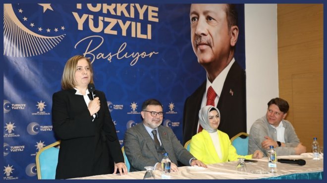 AK PARTİ İZMİR KADIN KOLLARI’NDA DEVİR TESLİM TÖRENİ