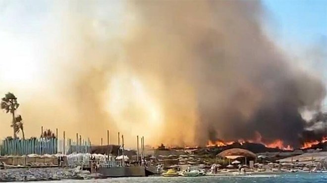 Alaçatı'da korkutan yangın