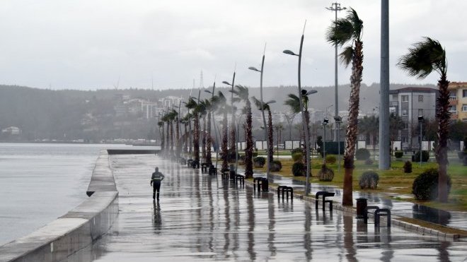 Aliağa’da Fırtına Etkisini Sürdürecek