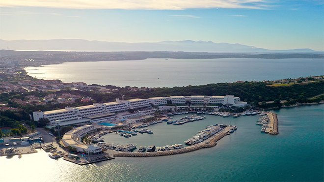 Altın Yunus Çeşme  1 Nisan’da kapılarını açıyor!
