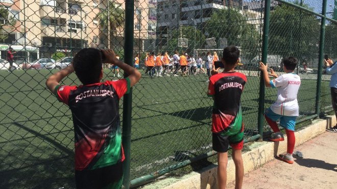 Anneler futbol oynadı…