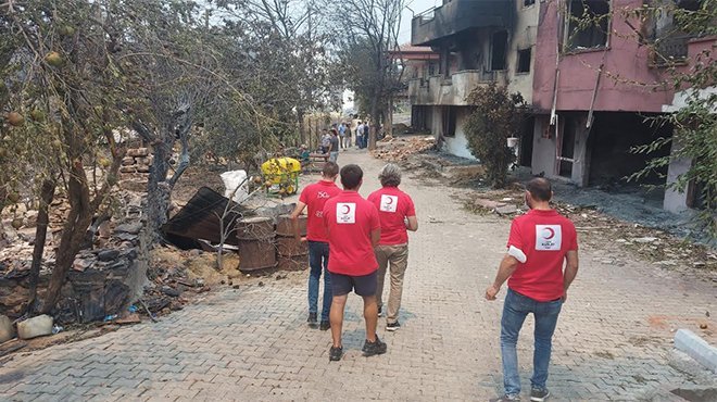 Antalya'daki yangında zarar görenlere Kızılay’dan destek