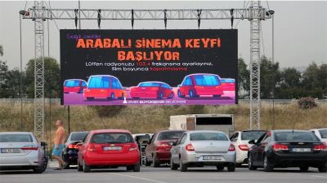 Arabalı sinema İzmirliye moral oldu