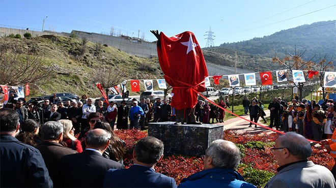 Atatürk Heykeli yeni yerine çok yakıştı!