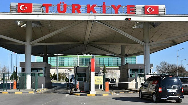 Avrupa'ya açılan sınır kapılarında giriş ve çıkışlar durduruldu