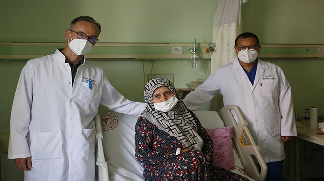 Aylardır Yemek Yiyemeyen Hasta, Kapalı Yöntem Ameliyat ile Sağlığına Kavuştu