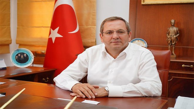 Ayvalık Belediye Başkanı Mesut Ergin, görevini bağımsız sürdürme kararı aldı