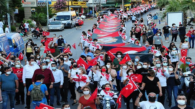 Balçova’da Ata’ya ve Bayrağa Saygı Korteji