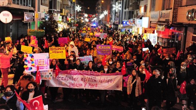 Balçovalı Kadınlar hem isyan etti hem de eğlendi 