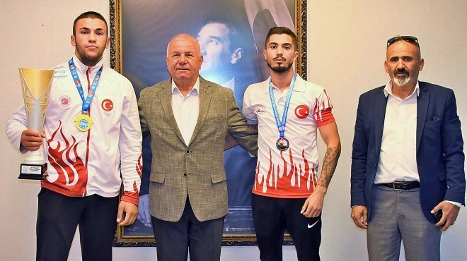 BAŞKAN KARAKAYALI ŞAMPİYON SPORCULARI AĞIRLADI