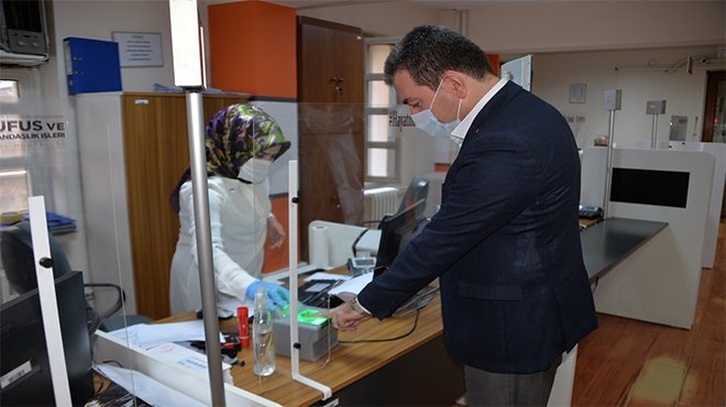 Başkan Koştu ehliyetini kimlik kartına tanıttı