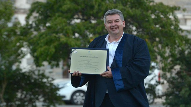 Başkan Oran annesi için o diplomayı aldı!