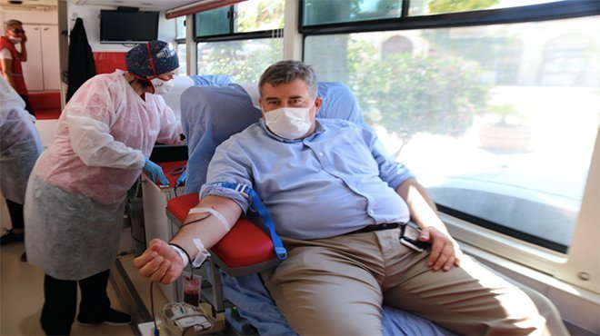 Başkan Oran Çeşmeliler’i kan vermeye davet etti