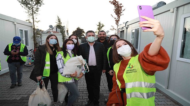 BAŞKAN SANDAL’DAN KONTEYNER KENTTEKİ ÇOCUKLARA YENİ YIL SÜRPRİZİ