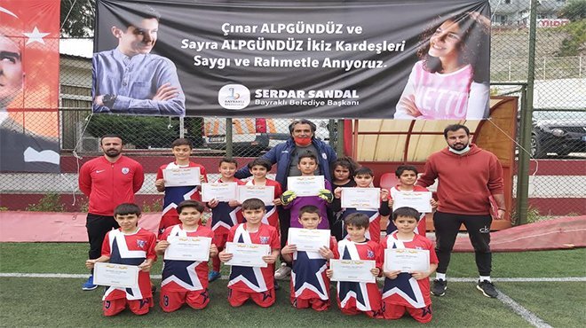 BAŞKAN SANDAL, DEPREMDE HAYATINI KAYBEDEN İKİZ KARDEŞLERİ UNUTMADI