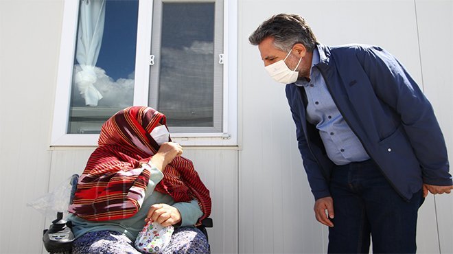 BAŞKAN SANDAL, RAMAZAN AYINDA DEPREMZEDELERİ YALNIZ BIRAKMIYOR