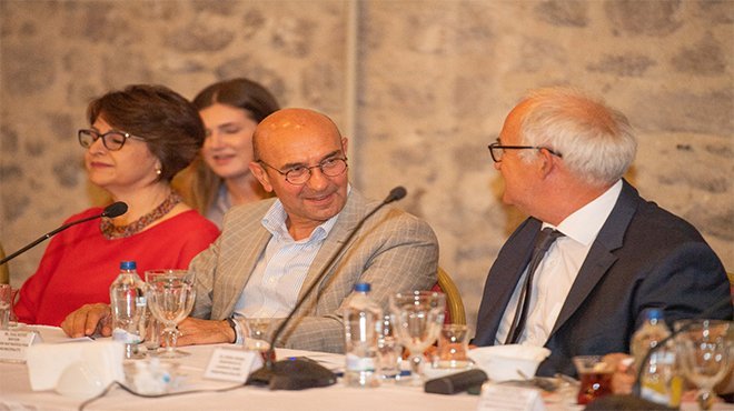 Başkan Soyer 20 ülkenin diplomatik temsilcileriyle Kültür Zirvesi hazırlıklarını konuştu