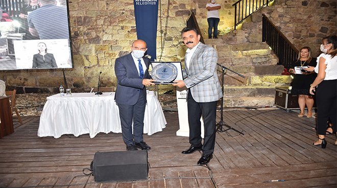 Başkan Soyer Çandarlı Kalesi’ndeki meclis toplantısında konuştu