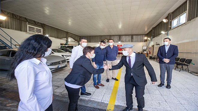 Başkan Soyer’den sürpriz bayram kutlaması