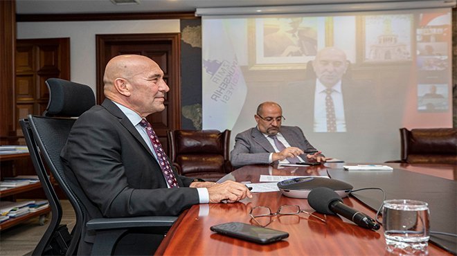 Başkan Soyer Fikir Önderleri Forumu'nda projelerini anlattı