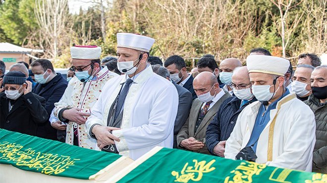 Başkan Soyer selde ölen iki yurttaşın cenaze törenine katıldı