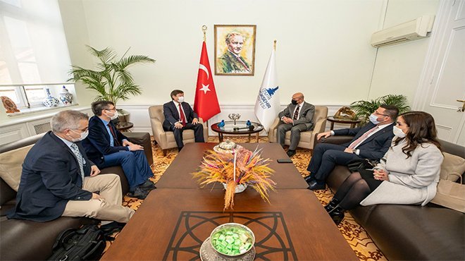 Başkan Soyer TÜRKSOY Genel Sekreteri Düsen Kaseinov’u ağırladı