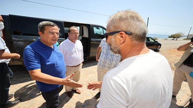 BATUR, KIYI EGELİ BELEDİYE BAŞKANLARIYLA YANGIN BÖLGESİNDE