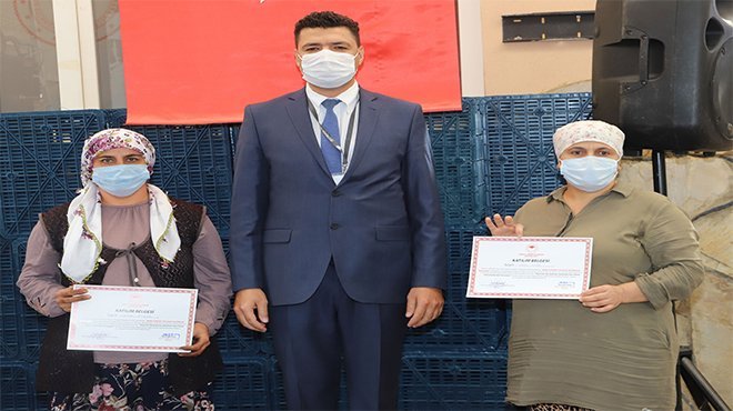 Bayındır'da Kadınlar Zeytinde Yeni Hasat Teknolojileri ile Buluşuyor