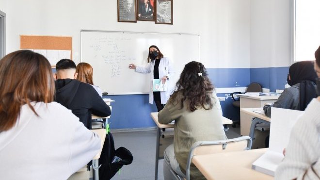Bayraklı Belediyesi Sosyal Etkinlik Merkezi’nde kayıtlar başladı