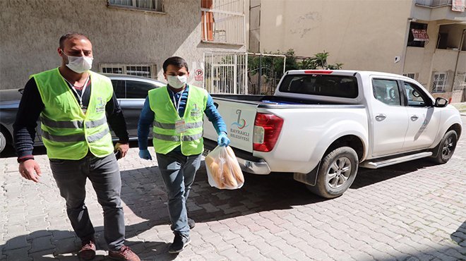 Bayraklı Belediyesinden evlere ekmek servisi