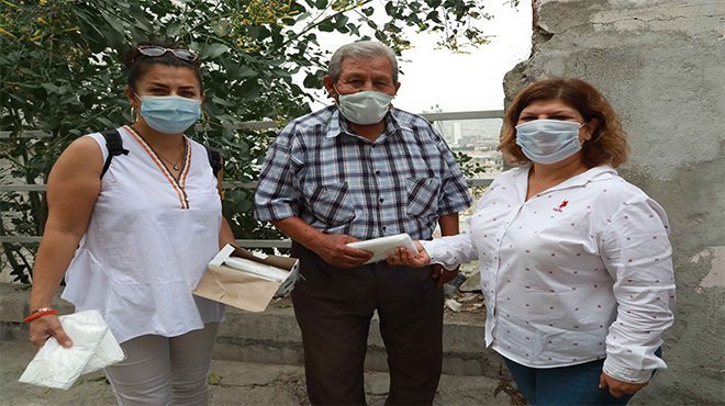 Bayraklı'da 15 bin adet dezenfekte ürünü dağıtıldı