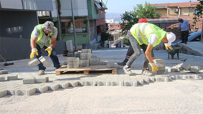 BAYRAKLI'DA 24 MAHALLEYE 43 BİN METREKARE KİLİT PARKE