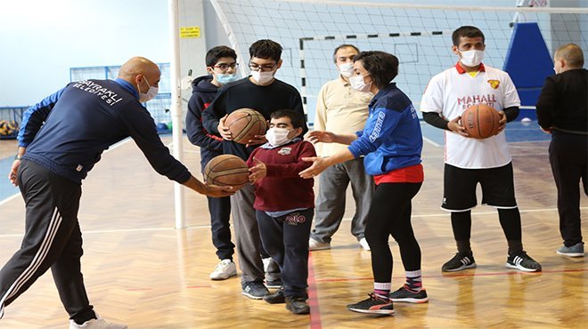 BAYRAKLI'DA SPOR VAR, ENGEL YOK