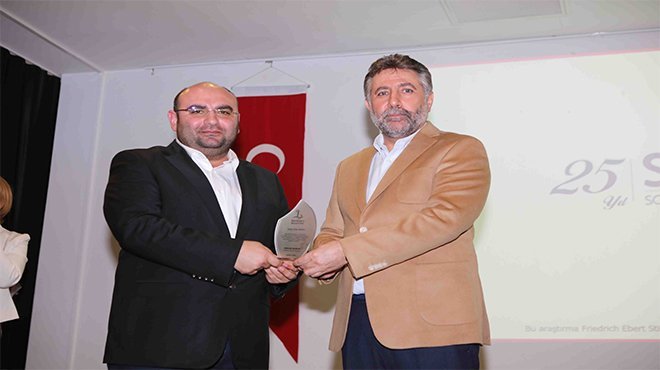 Bayraklı'da yerel yönetim ve eğitim politikaları tartışıldı 